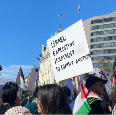 DC March sign exploiting Holocaust